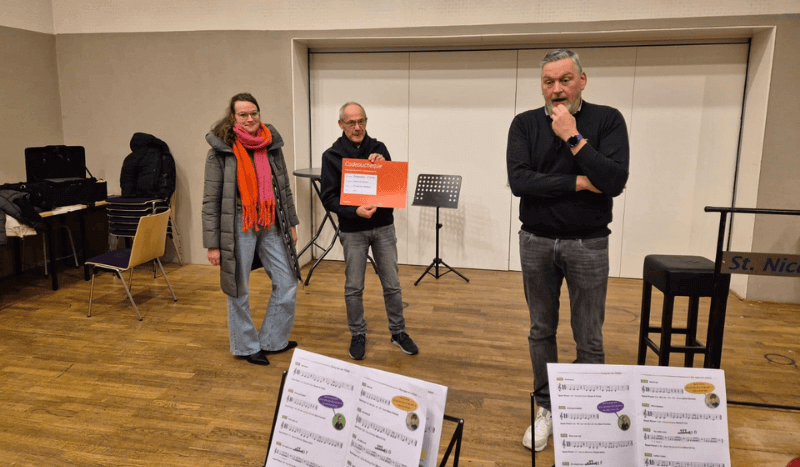 Fanfare St. Nicasius Heeze ontving op dinsdag 12 februari een cheque van €3.250 uit het Rabobank Coöperatiefonds.