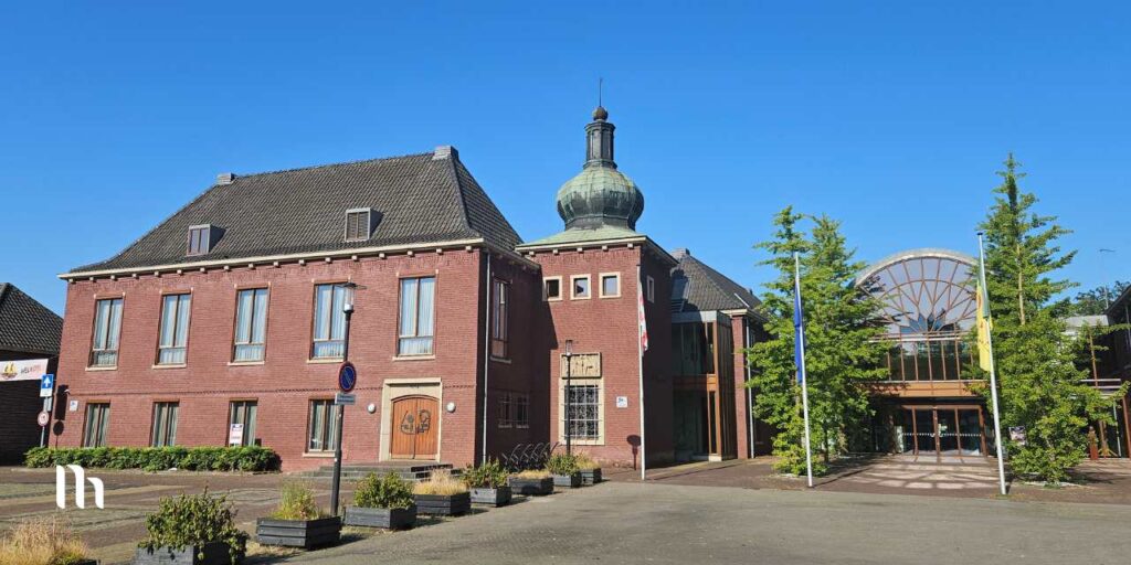Gemeentehuis in de zon