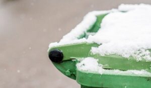 Vuilnisbak in de winter