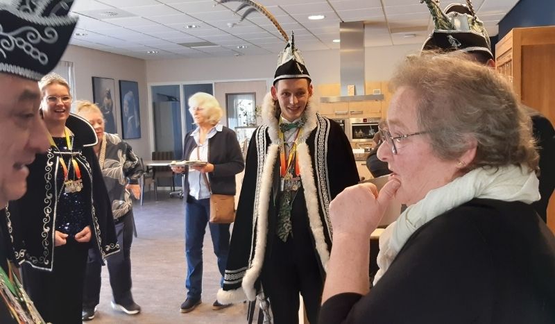 Prins Bas d’n Twidde brengt carnavalsfeest naar Woonzorgcentrum Nicasius