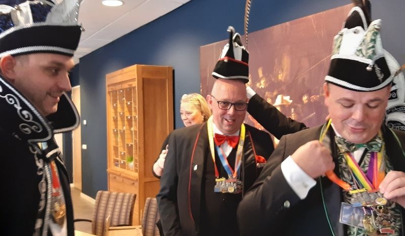 Prins Bas d’n Twidde brengt carnavalsfeest naar Woonzorgcentrum Nicasius